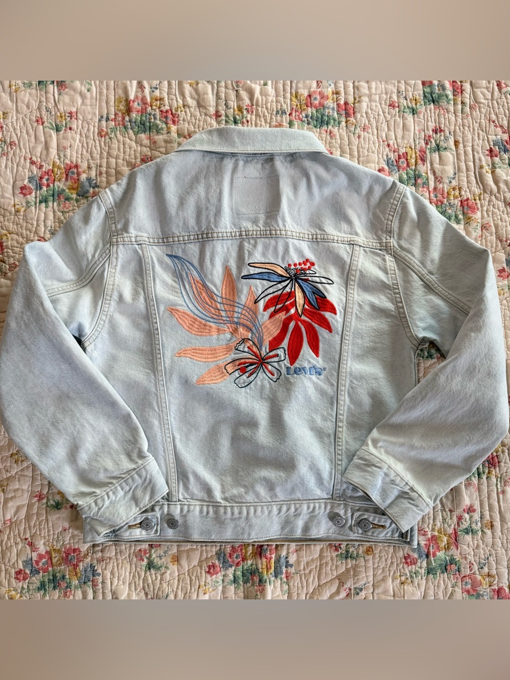 Levi’s Original Trucker Jacket “Flower Fresh” Light Wash Floral Embroidered Deni